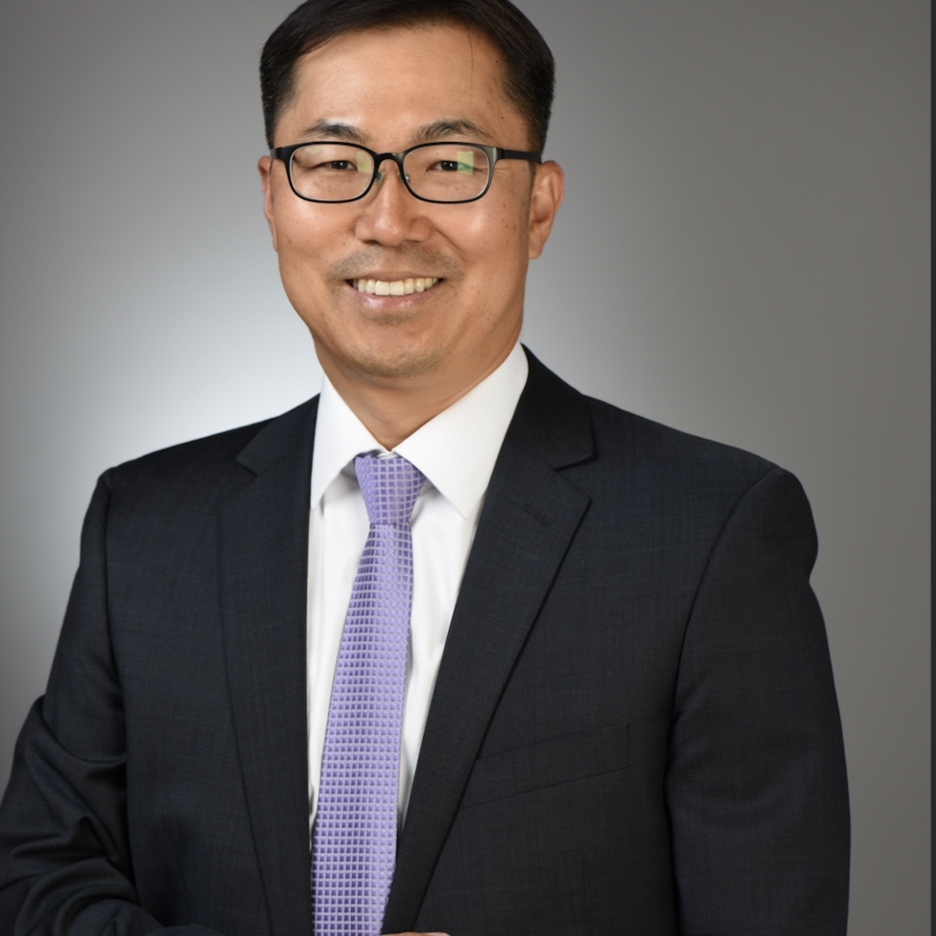 Headshot of Associate Professor, Dr. Kyungsup Shin